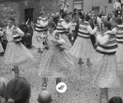 Estollo celebra un encuentro generacional con más de 50 danzadores